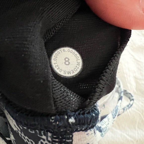 Lululemon sports bra - Picture 3 of 4